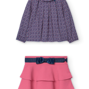 Conjunto Romántico con Blusa Floral y Falda de Volantes